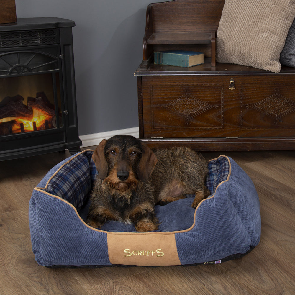 Highland Box Dog Bed (in Blue or Red)