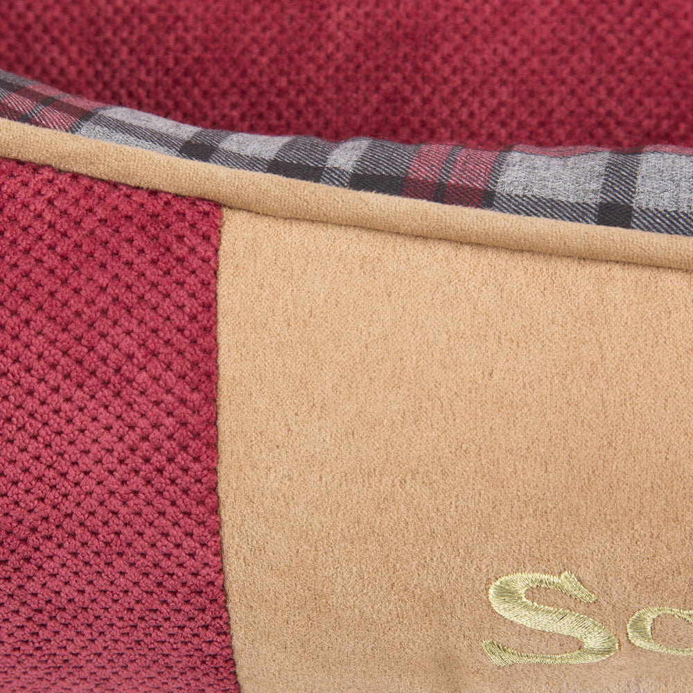 Highland Box Dog Bed (in Blue or Red)